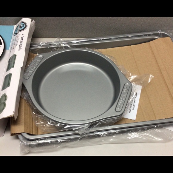 Farberware 4-Piece set basic bakeware